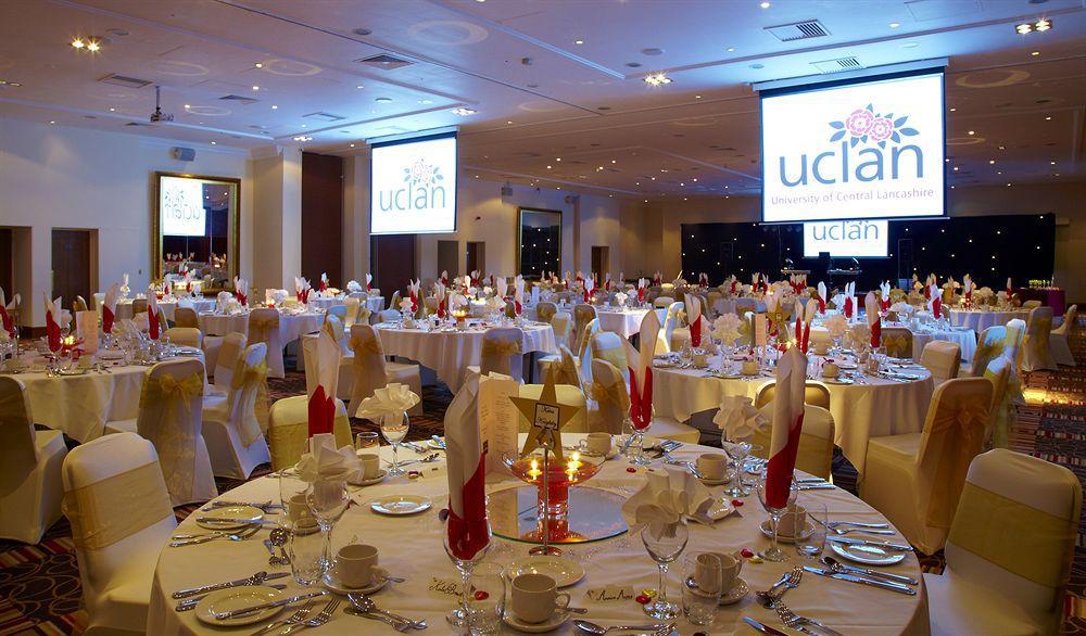Village Hotel Blackpool Bagian luar foto