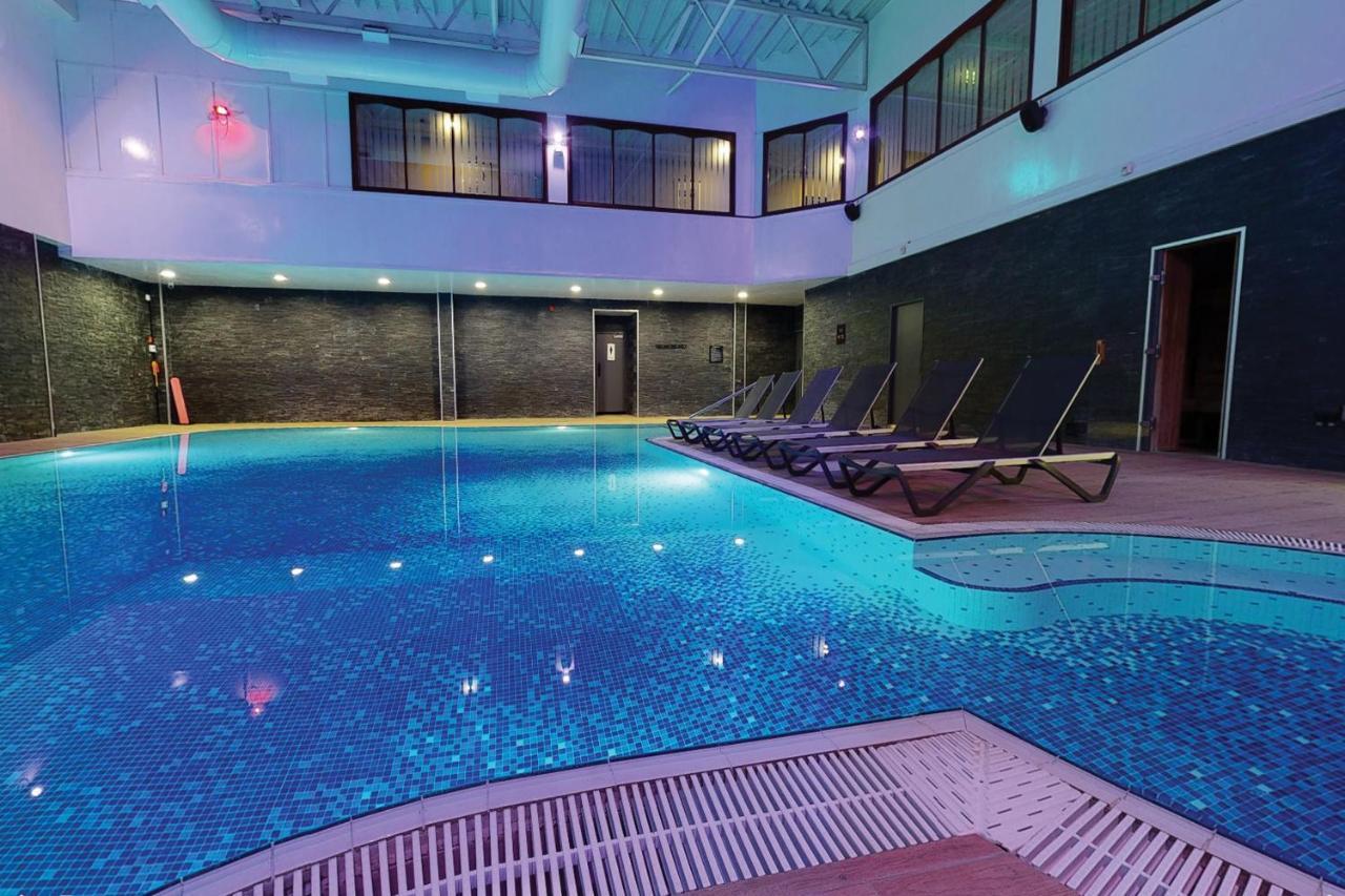 Village Hotel Blackpool Bagian luar foto