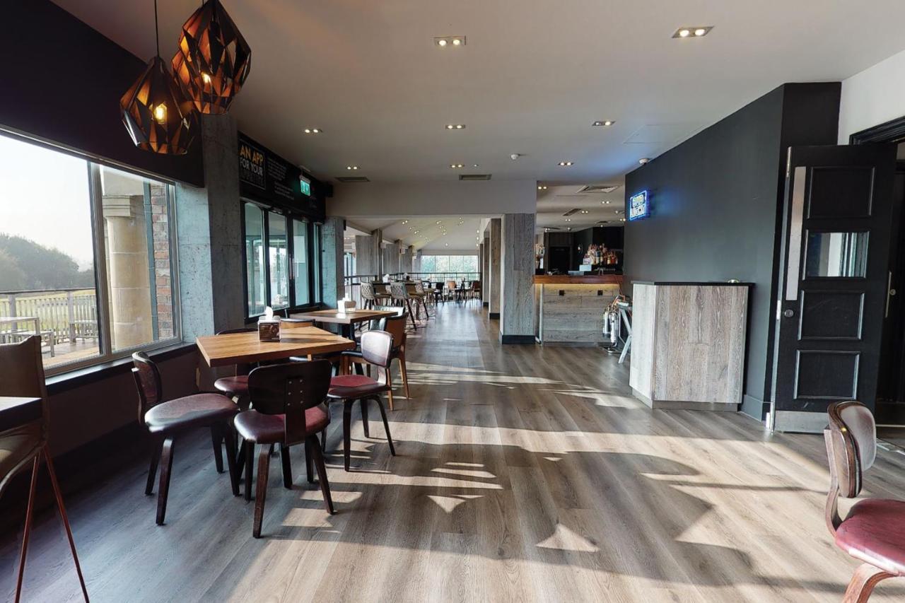 Village Hotel Blackpool Bagian luar foto