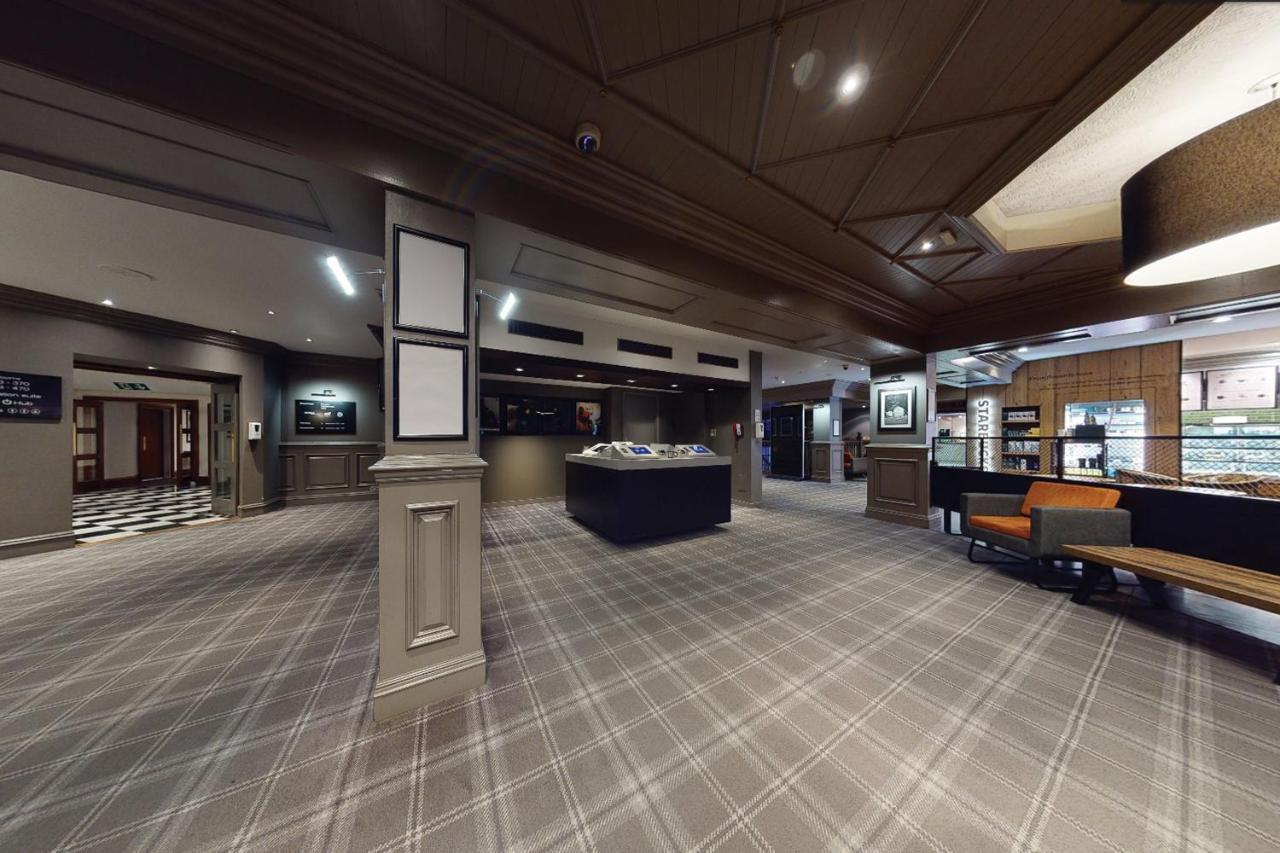 Village Hotel Blackpool Bagian luar foto