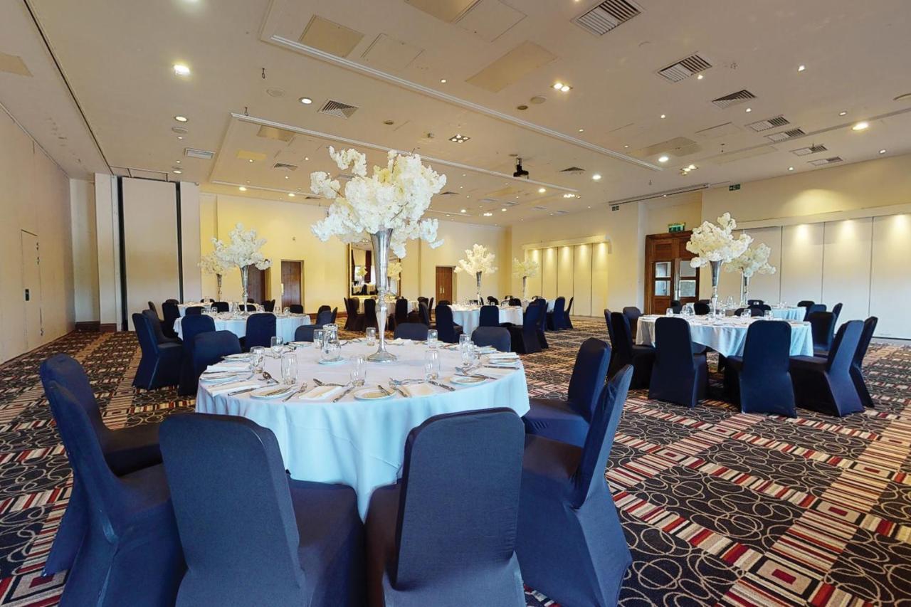 Village Hotel Blackpool Bagian luar foto