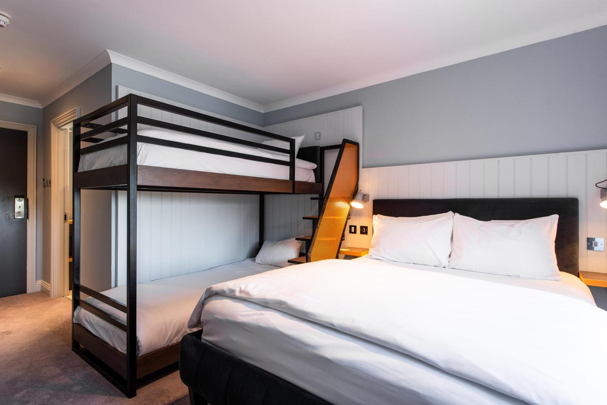 Village Hotel Blackpool Bagian luar foto