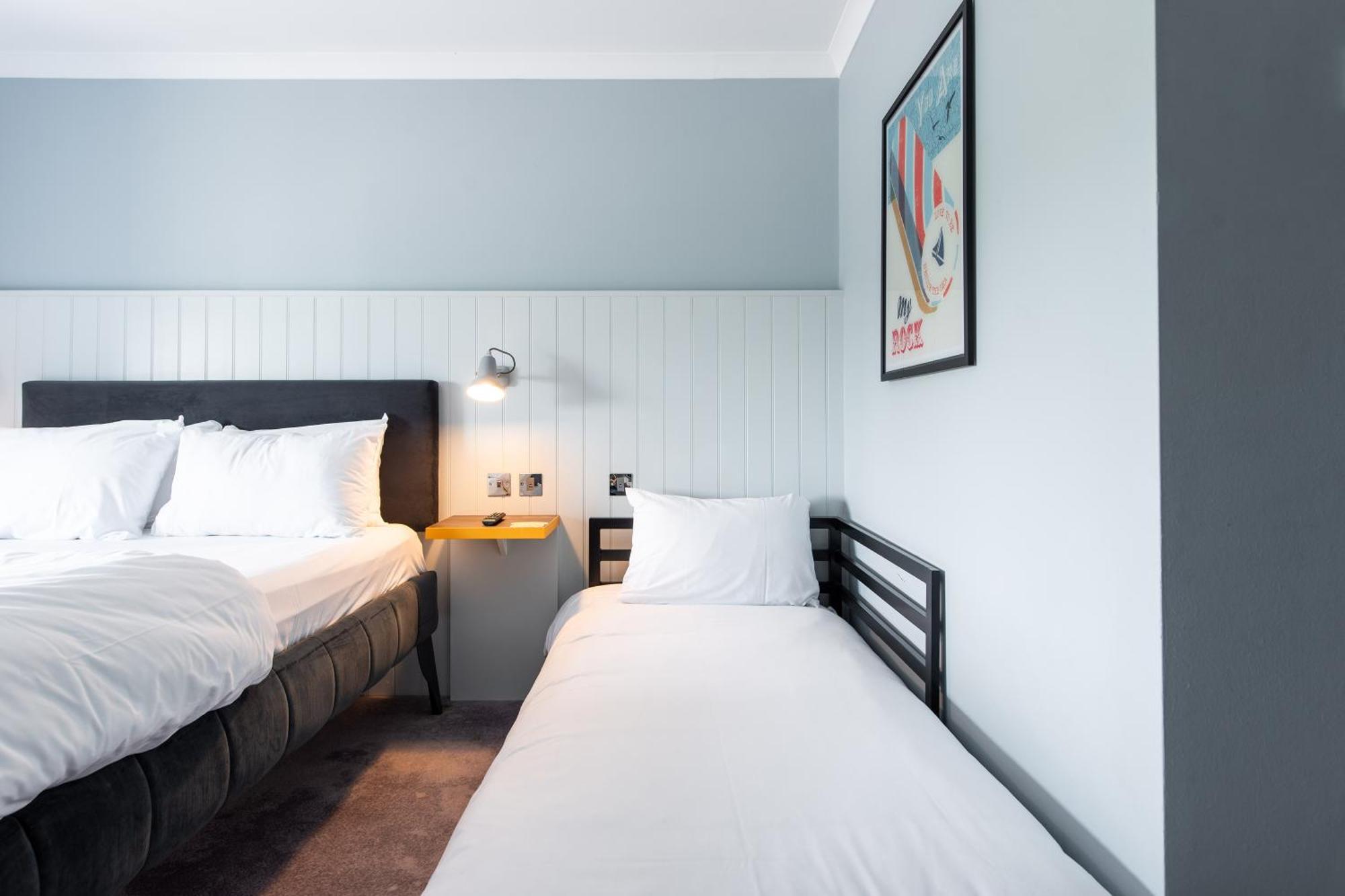 Village Hotel Blackpool Bagian luar foto