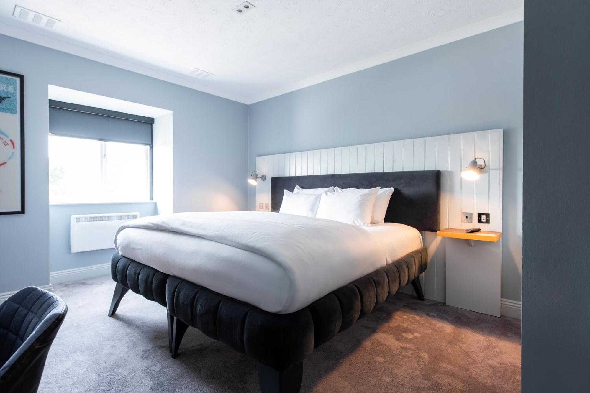 Village Hotel Blackpool Bagian luar foto