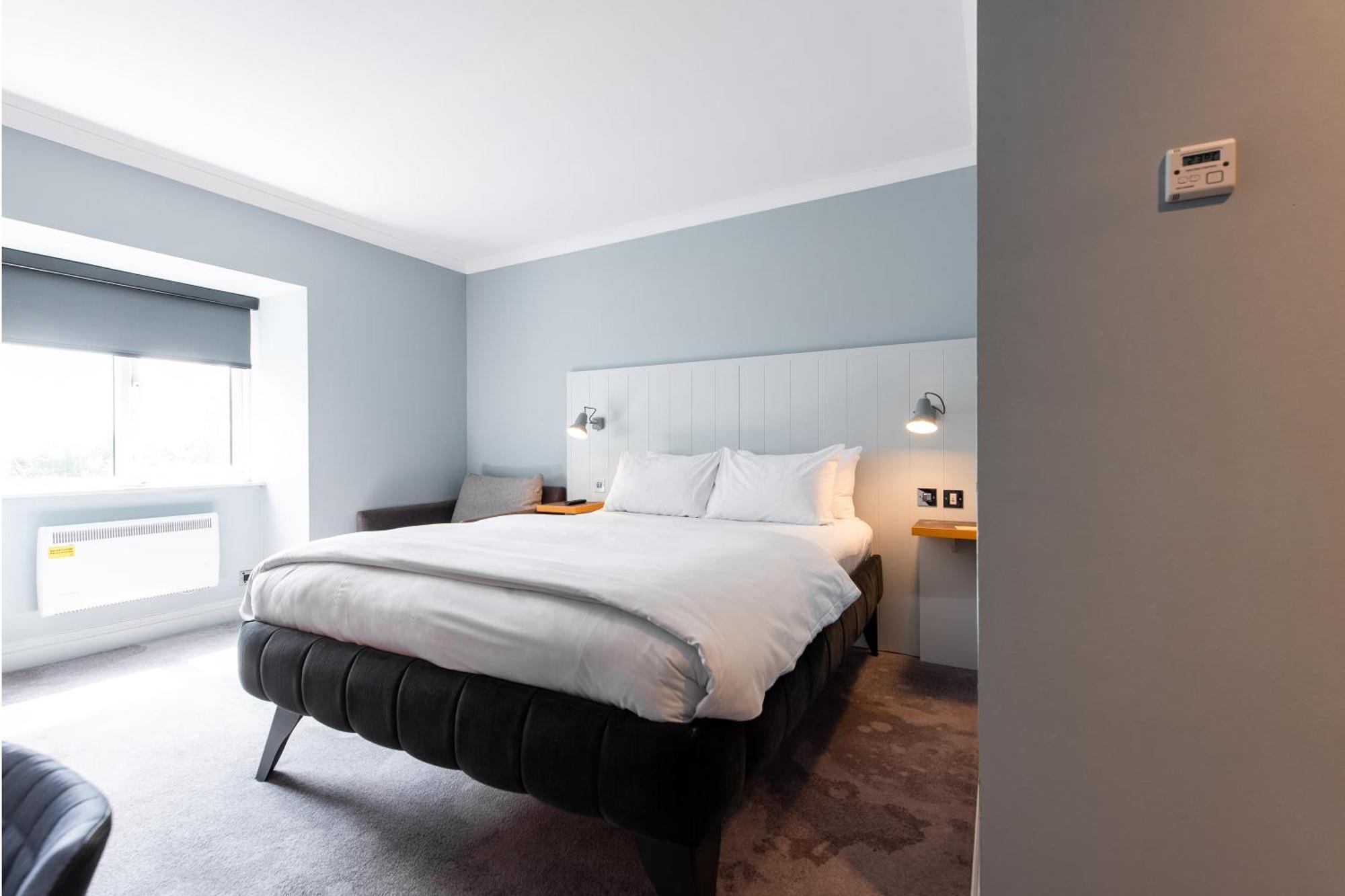 Village Hotel Blackpool Bagian luar foto