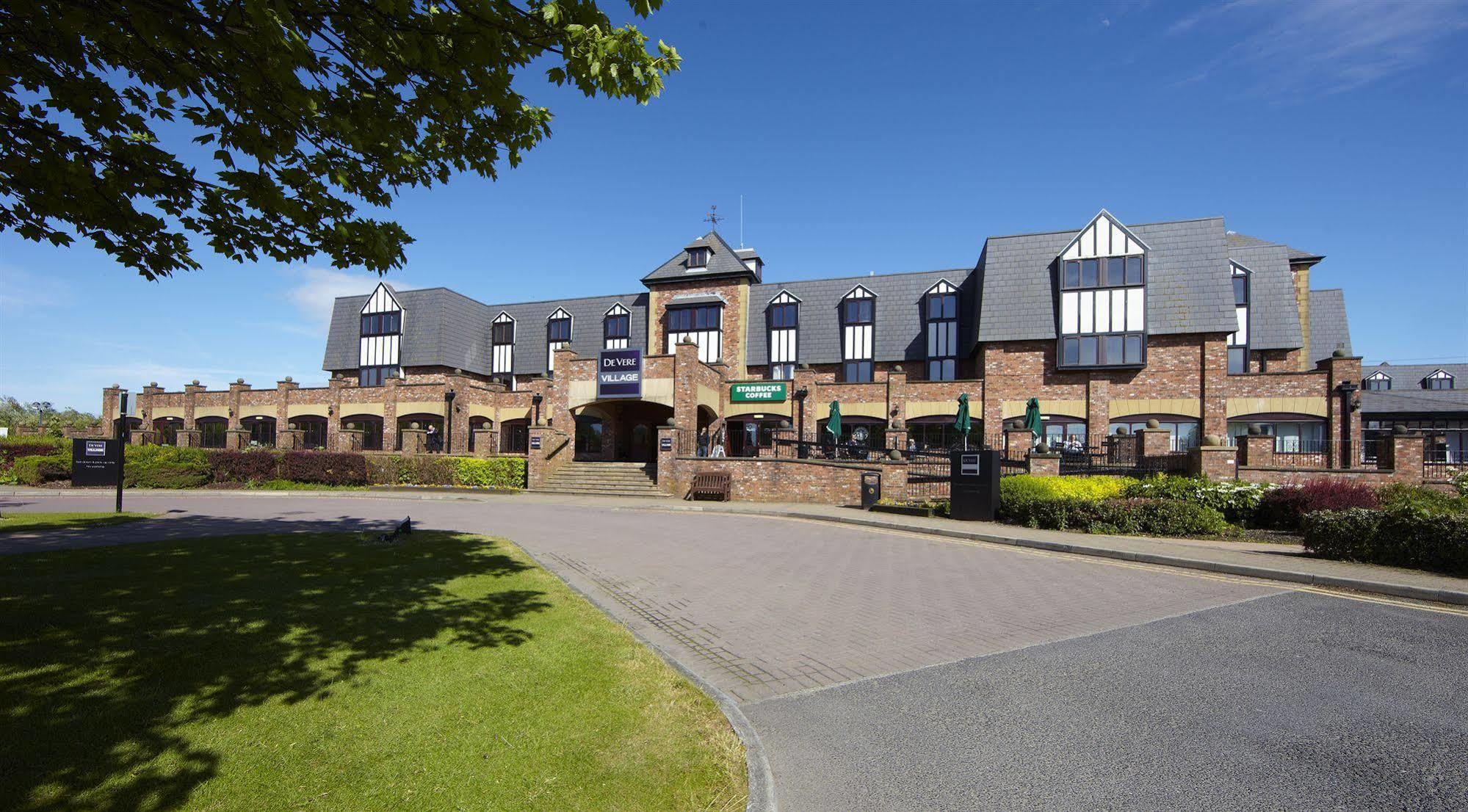 Village Hotel Blackpool Bagian luar foto