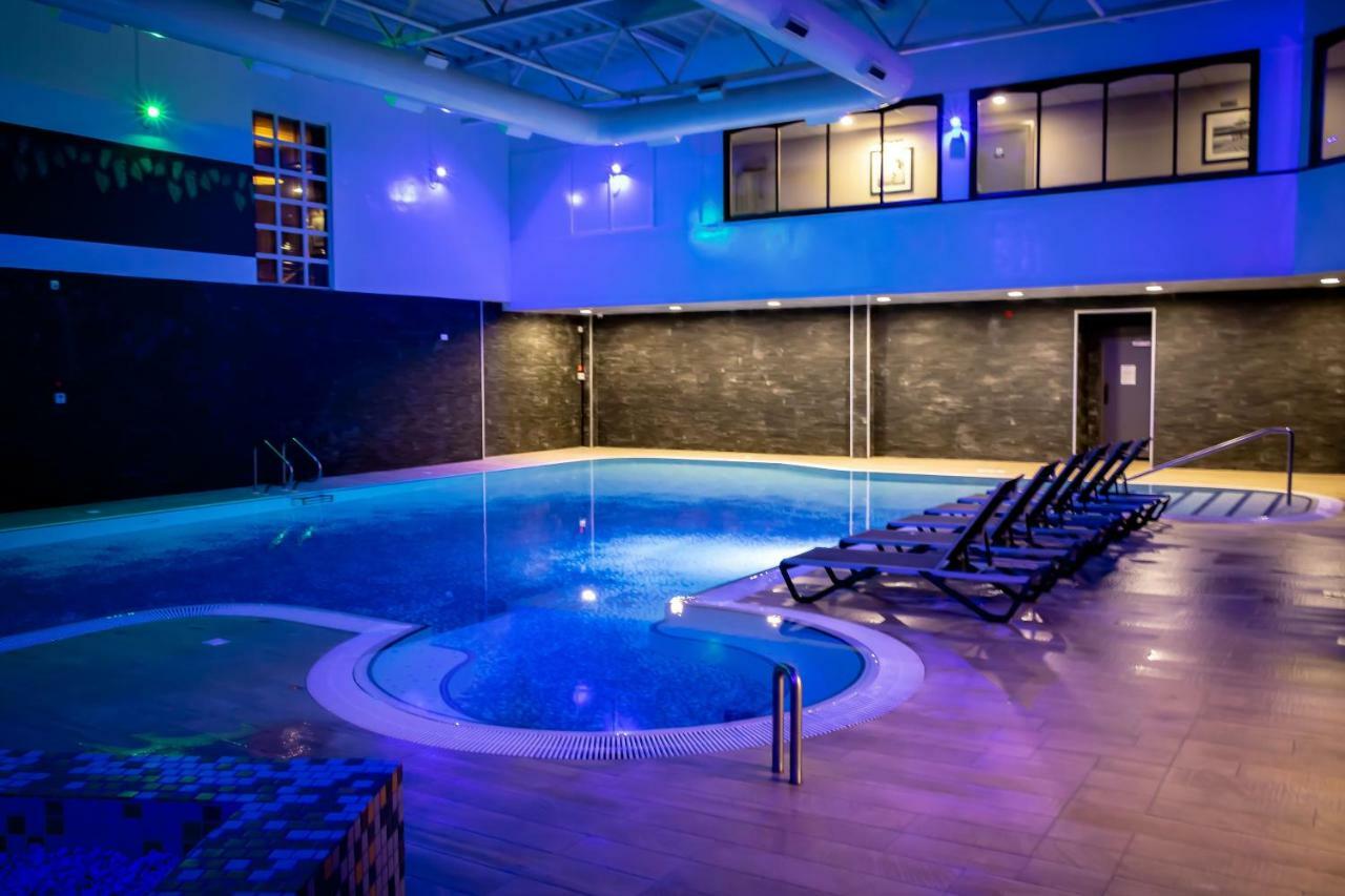 Village Hotel Blackpool Bagian luar foto
