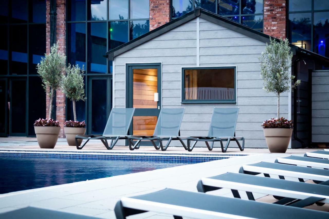 Village Hotel Blackpool Bagian luar foto