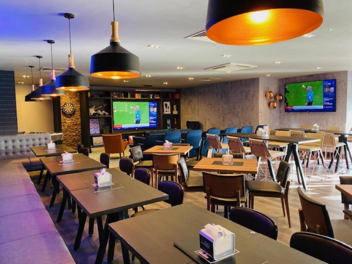 Village Hotel Blackpool Bagian luar foto